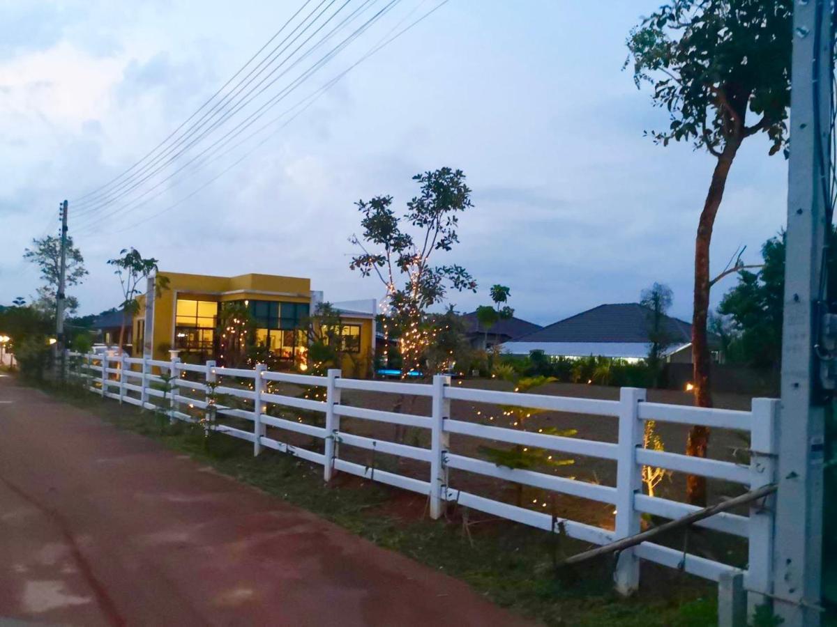 Colorful Pool Villa, Chiang Rai, Thailand Exterior foto